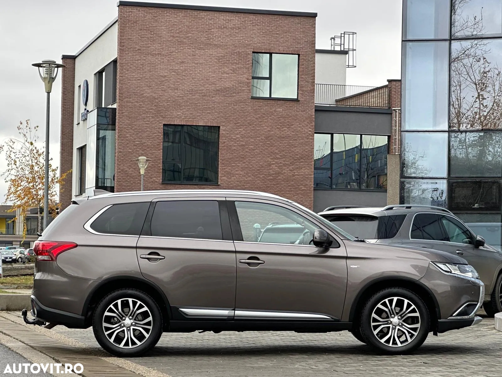 Mitsubishi Outlander 2.2 DI-D 4WD TC-SST Intense - 24