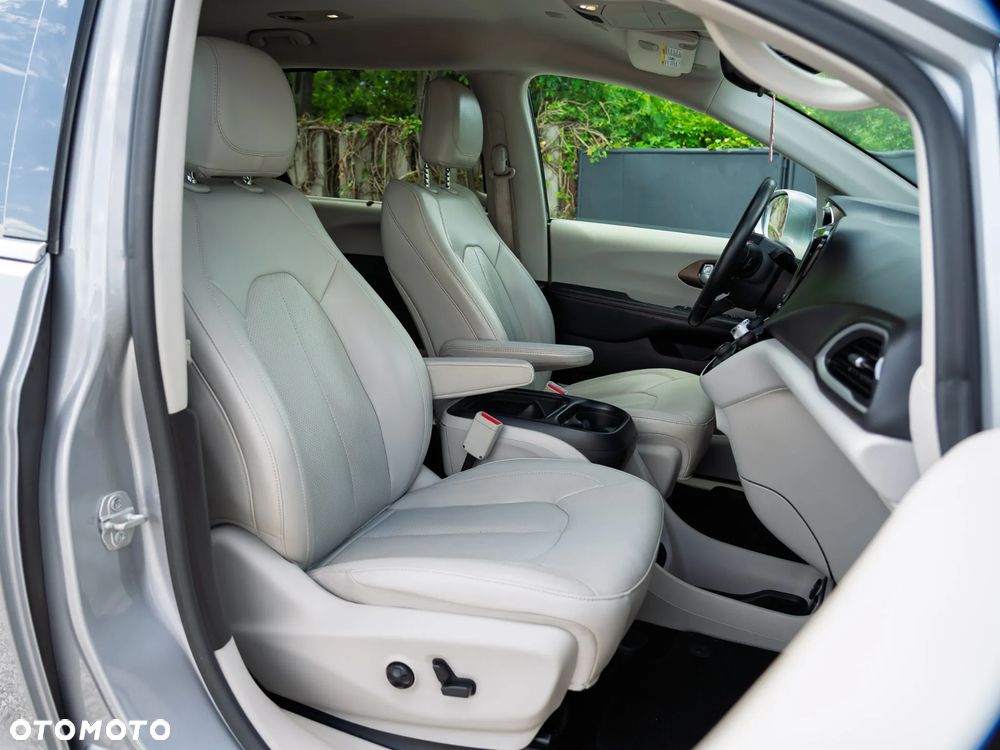 Chrysler Pacifica - 12