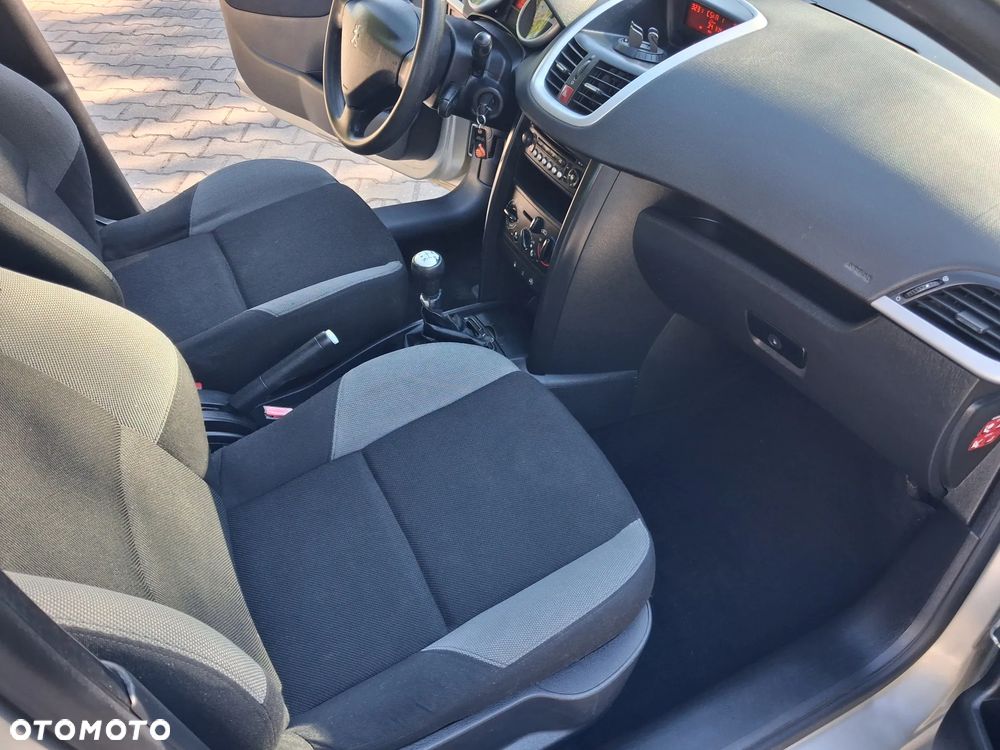 Peugeot 207 1.4 16V Trendy - 7
