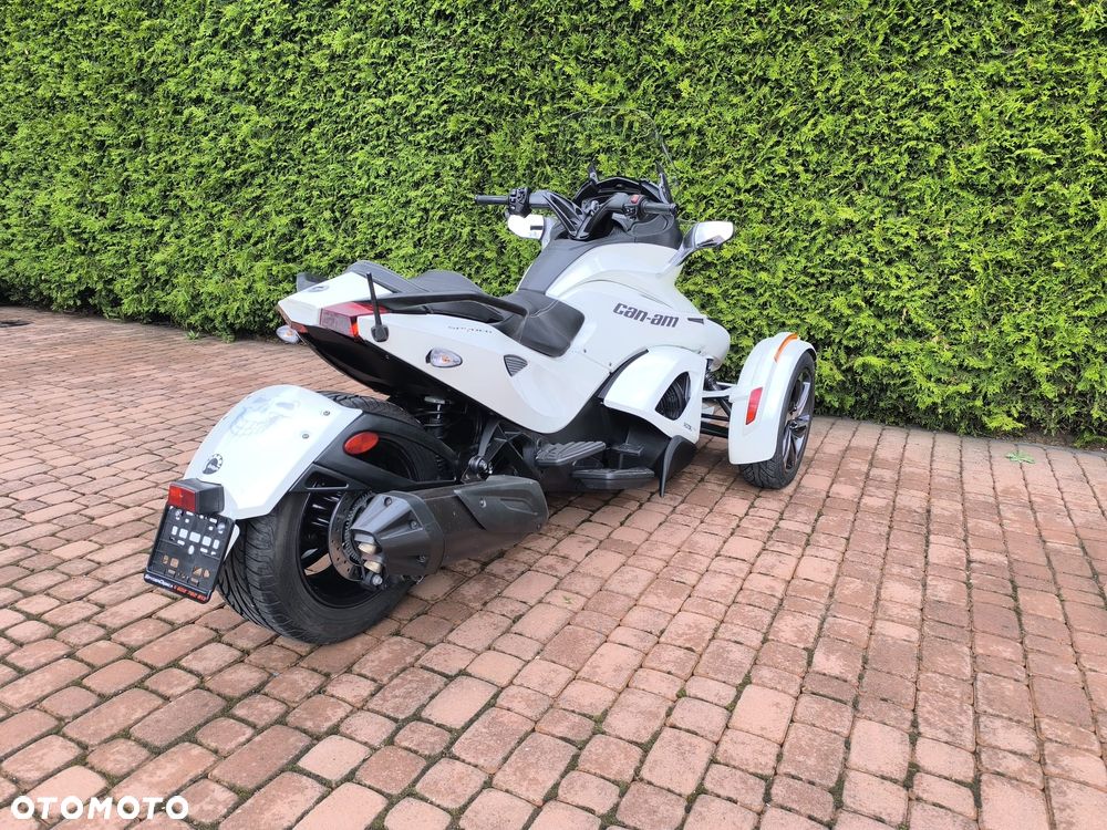 Can-Am Spyder - 4