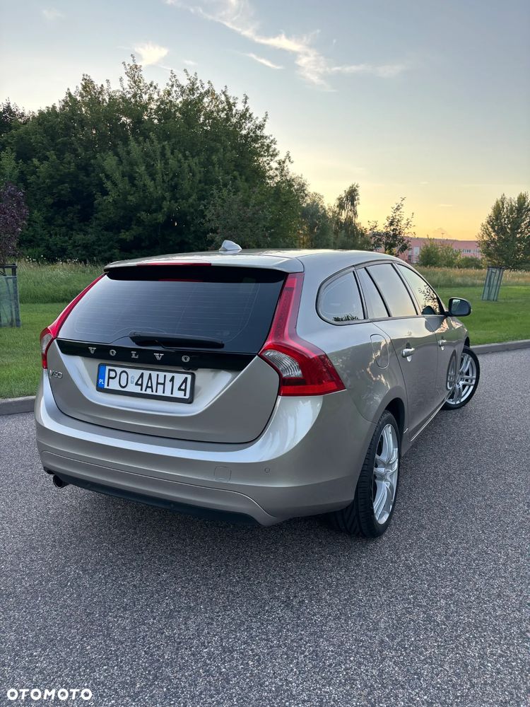 Volvo V60 D2 Momentum - 10