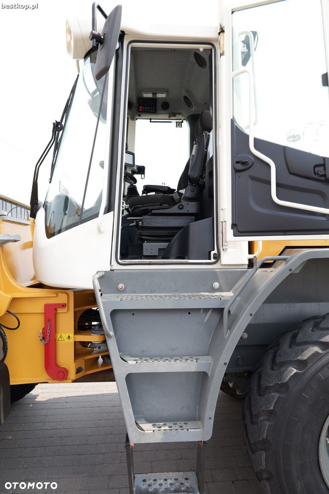 Liebherr L526 - 27