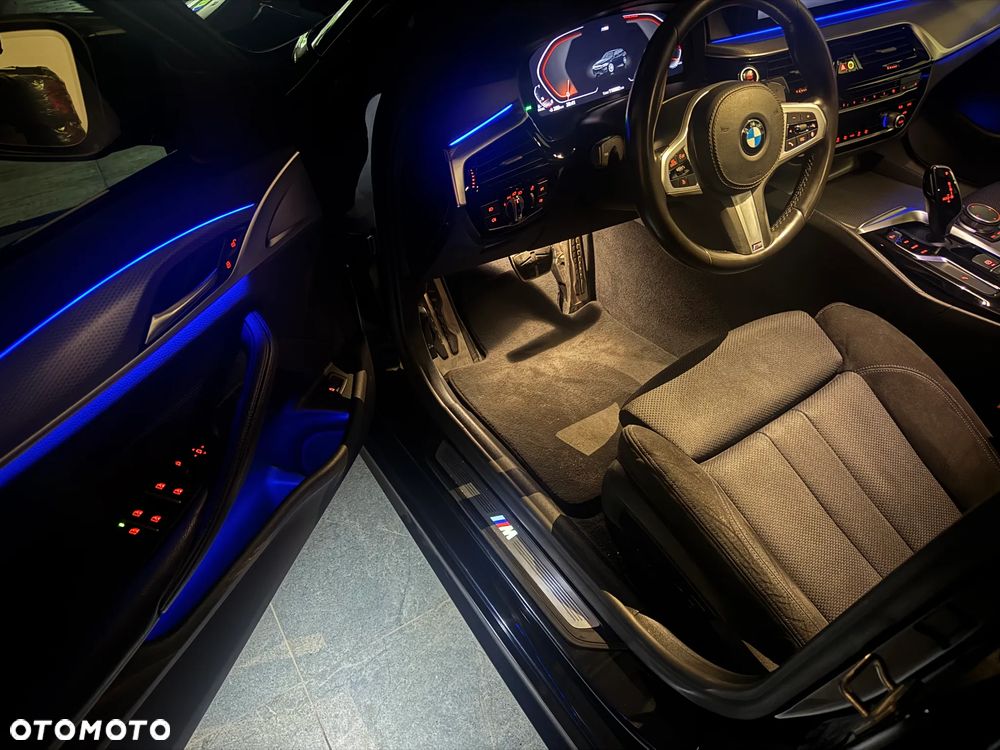 BMW Seria 5 520d M Sport - 11