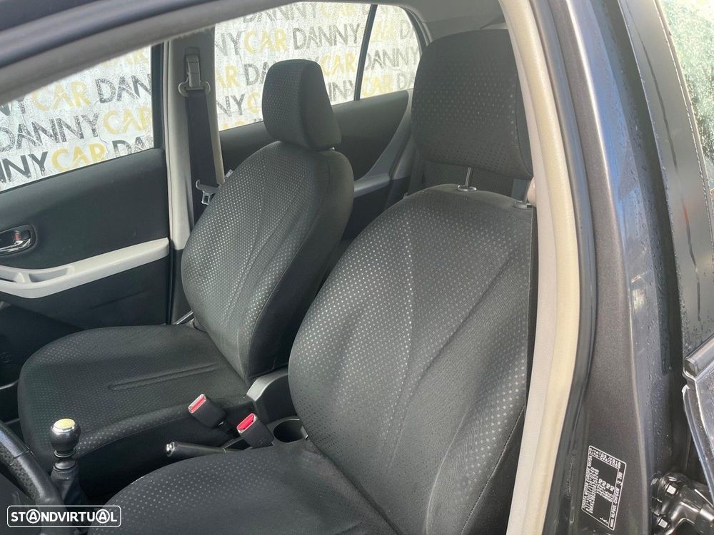 Toyota Yaris 1.4 D-4D AC - 8