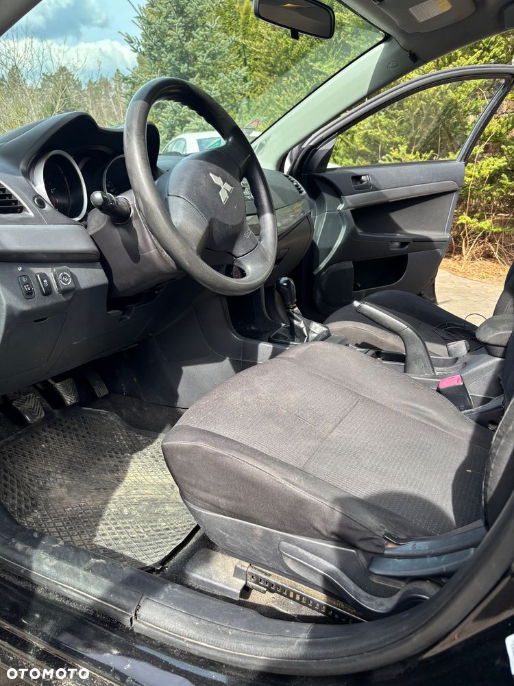 Mitsubishi Lancer 1.6 Inform - 4