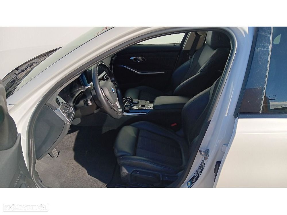 BMW 318 d Touring Auto - 4