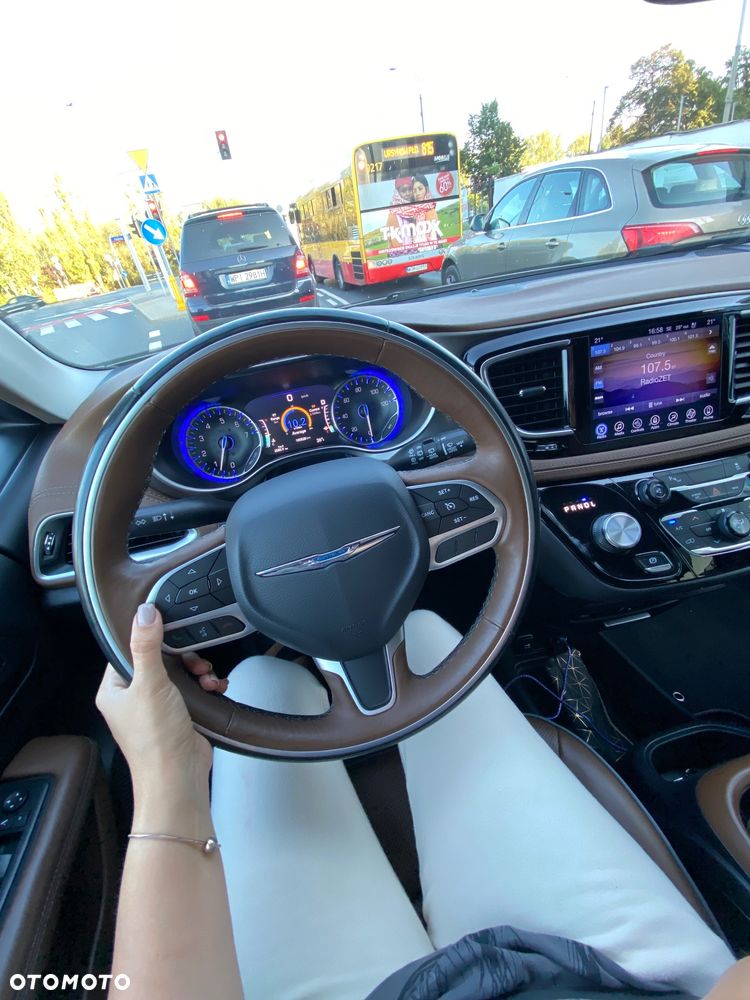 Chrysler Pacifica - 4