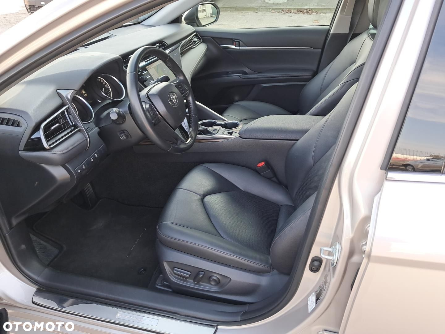 Toyota Camry - 10