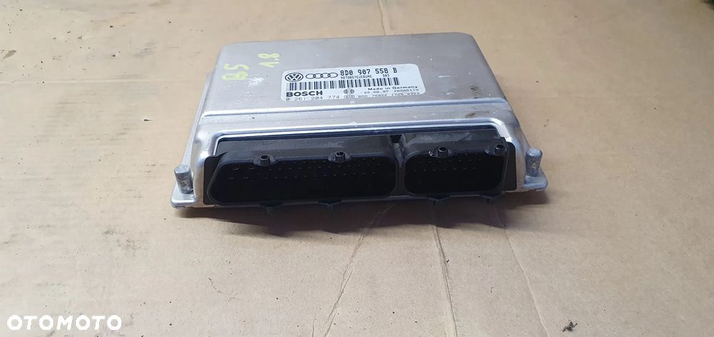 Komputer sterownik silnika VW Passat B5 1.8 8D0907558B - 2