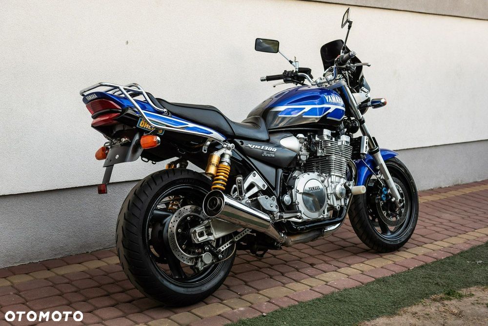 Yamaha XJR - 4