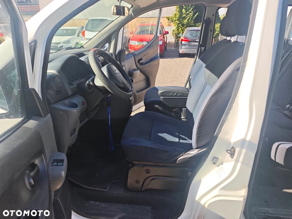 Nissan NV200 - 11