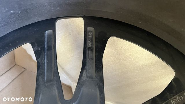 Oryginalna Felga tył z oponą Pirelli do Mercedes GLE w167 22'' czarne AMG - 10