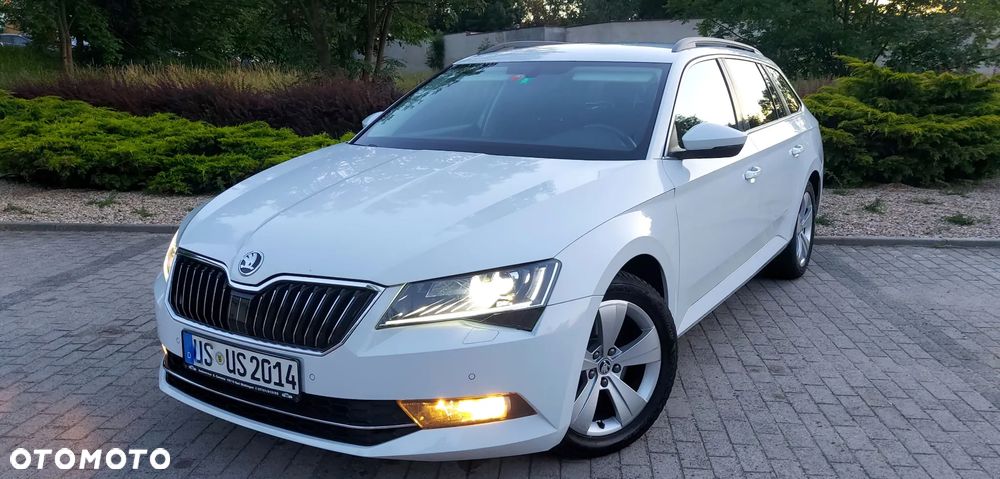 Skoda Superb 2.0 TDI Premium Edition - 1