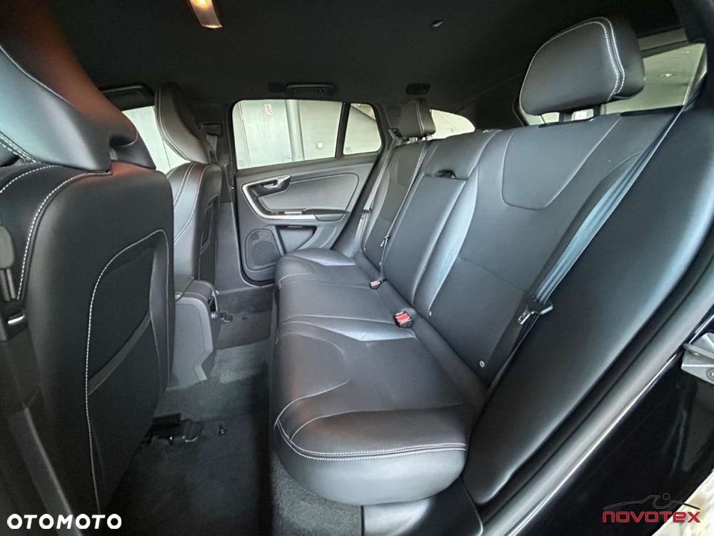 Volvo V60 T3 Momentum - 21