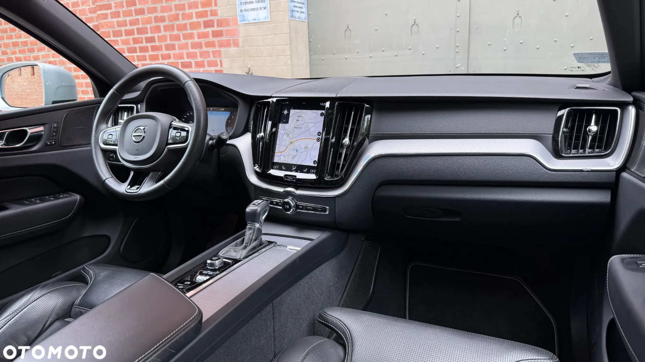 Volvo XC 60 T6 AWD R-Design - 24