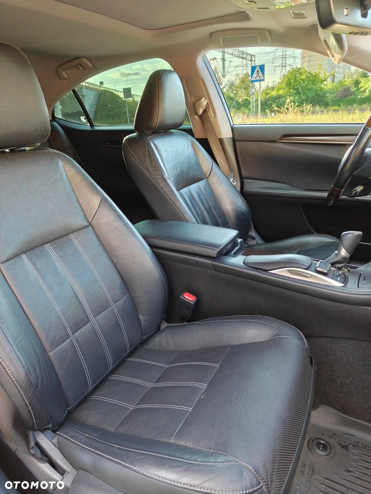 Lexus ES - 16