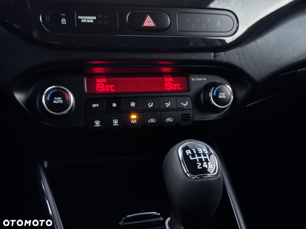Kia Carens 1.7 CRDi 136 Fifa World Cup Edition - 34
