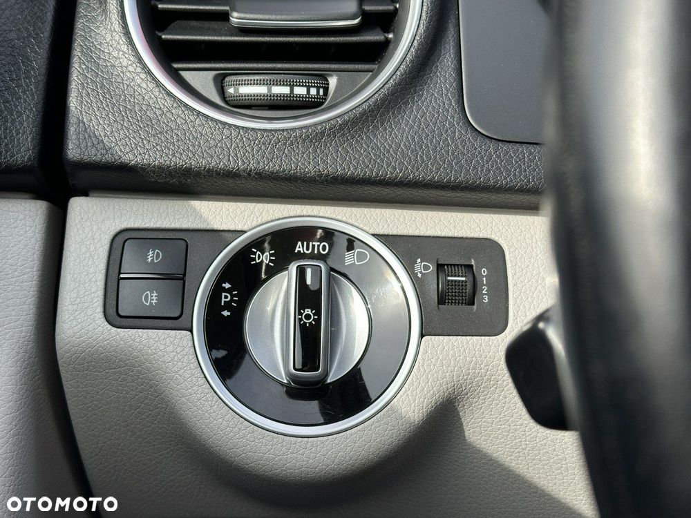 Mercedes-Benz Klasa C 180 BlueEFFICIENCY - 28