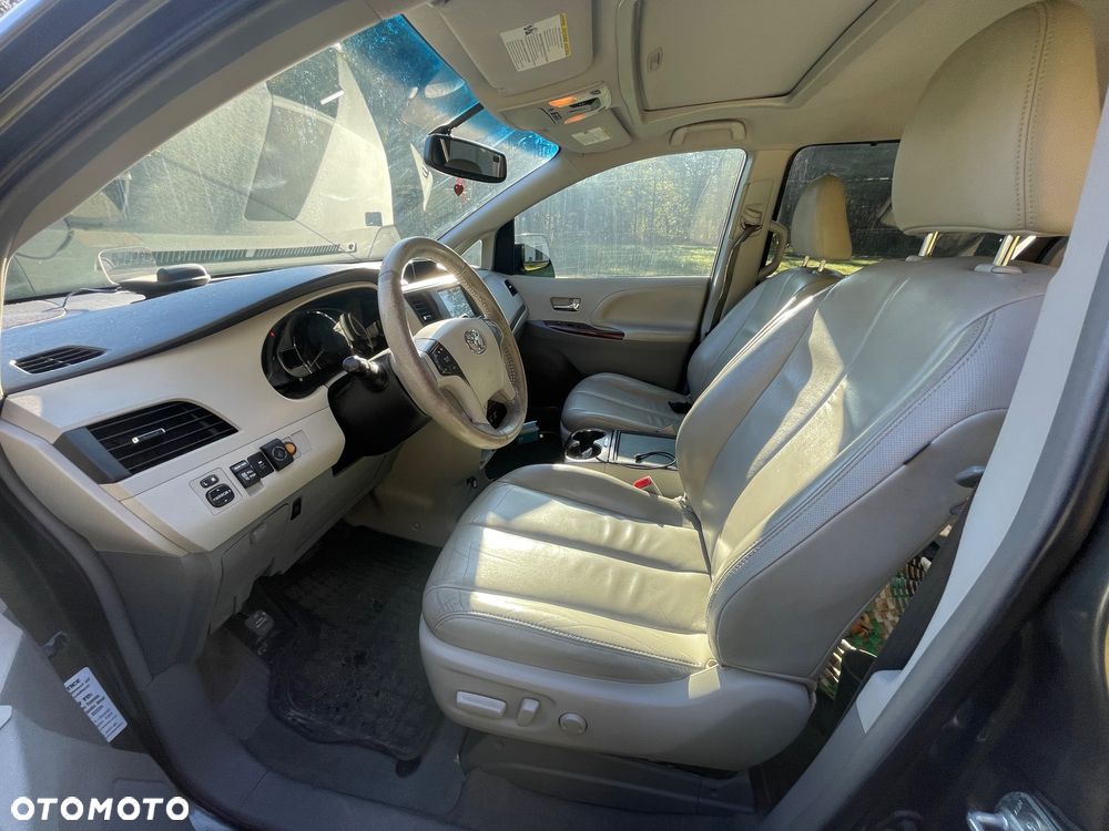 Toyota Sienna - 7
