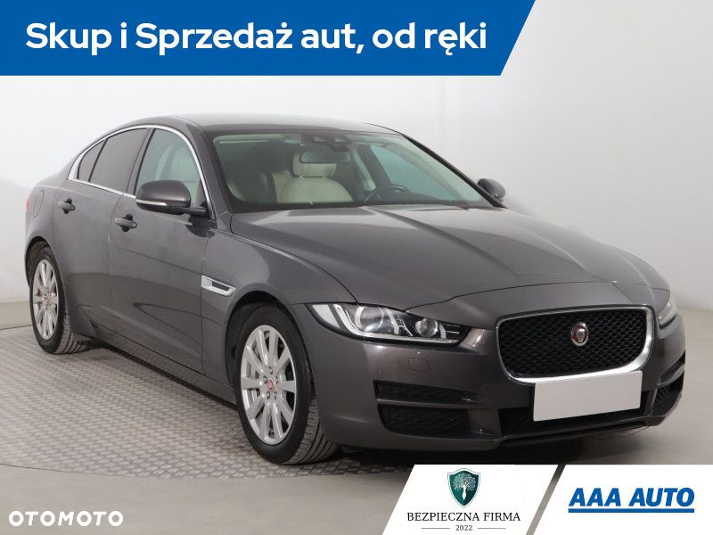 Jaguar XE - 2