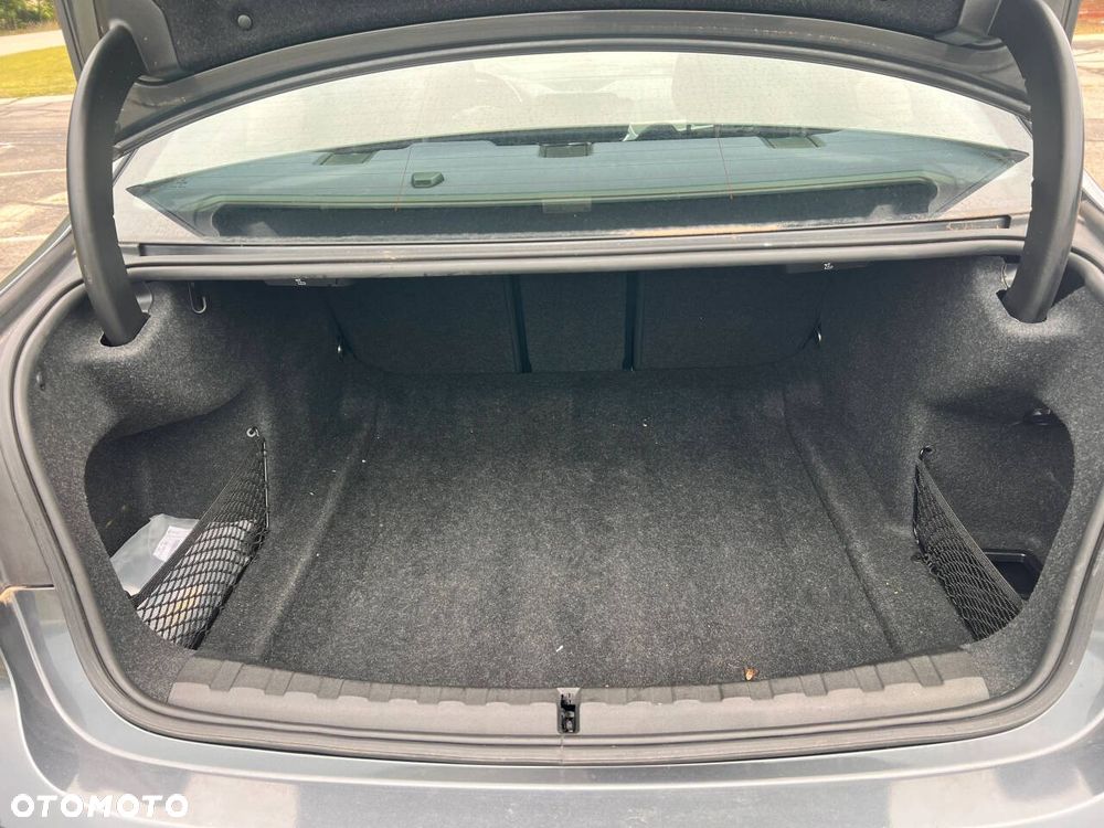 BMW Seria 3 330i xDrive - 10