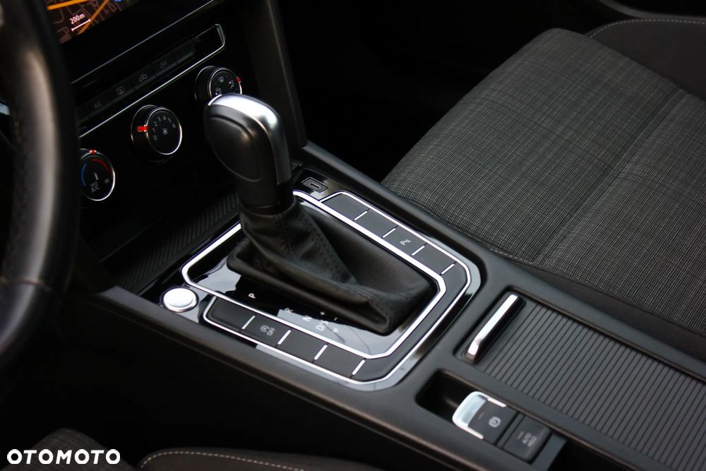 Volkswagen Passat 2.0 TDI SCR DSG Business - 27