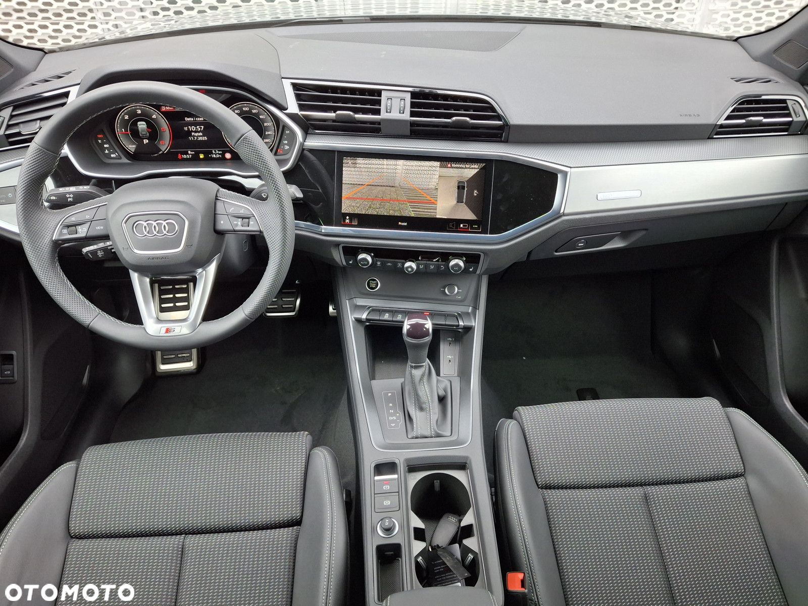 Audi Q3 - 18