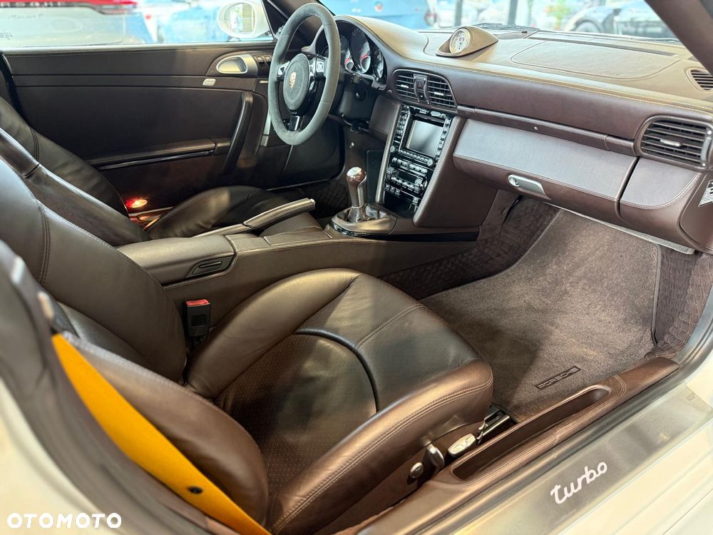 Porsche 911 Turbo - 19