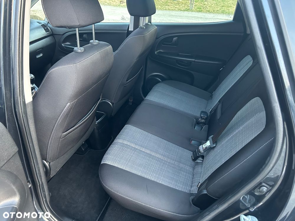 Kia Venga 1.6 CRDi 128 Business Line - 9