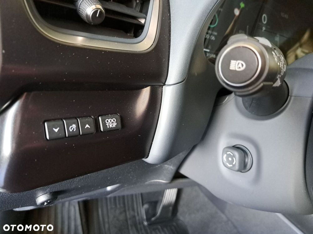 Lexus UX - 32