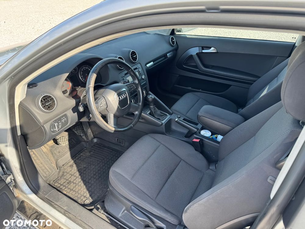 Audi A3 3-drzwiowe 1.6 TDI DPF Ambiente - 12