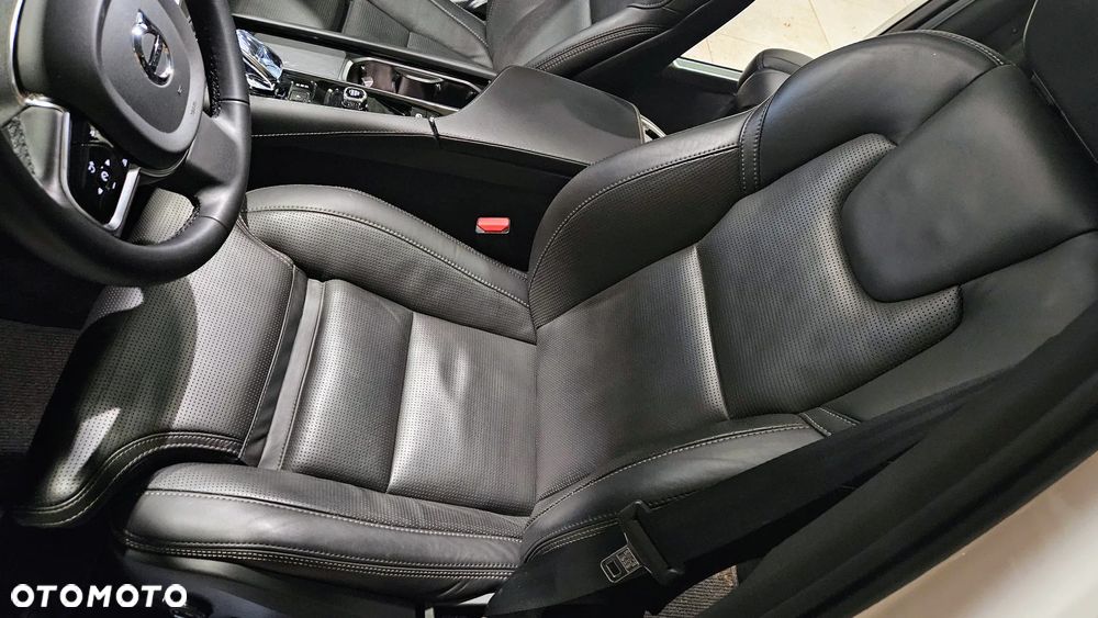 Volvo V90 B5 D AWD Ultimate Dark - 19