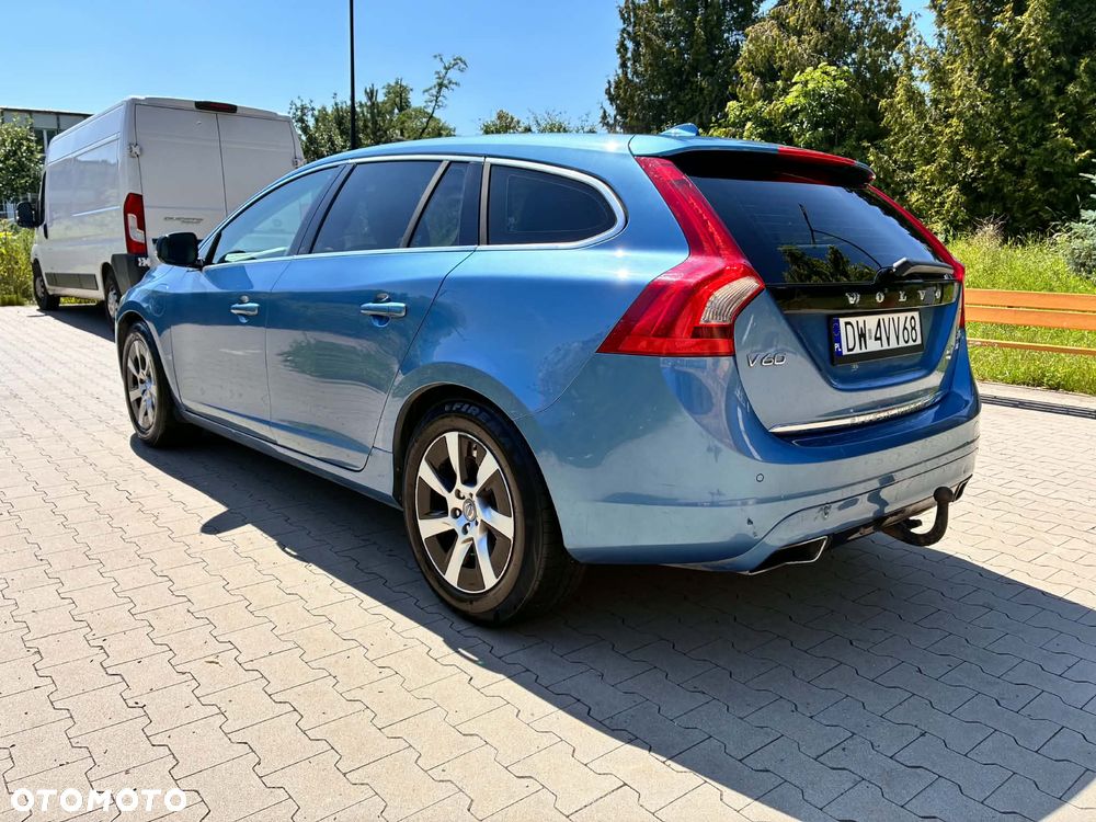 Volvo V60 D6 AWD Plug-in Hybrid Summum - 3