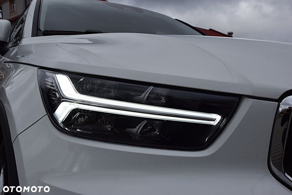 Volvo XC 40 T3 Geartronic Momentum Pro - 24