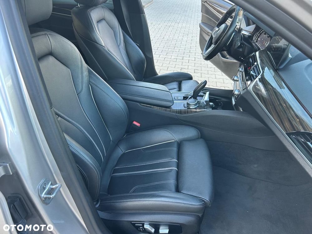 BMW Seria 5 530i xDrive M Sport sport - 26