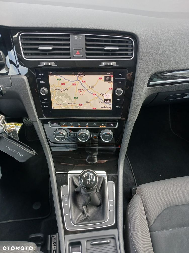 Volkswagen Golf 2.0 BlueTDI Highline - 36