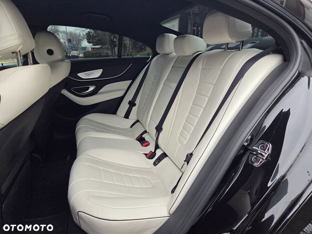 Mercedes-Benz CLS 300 d 4-Matic AMG - 17