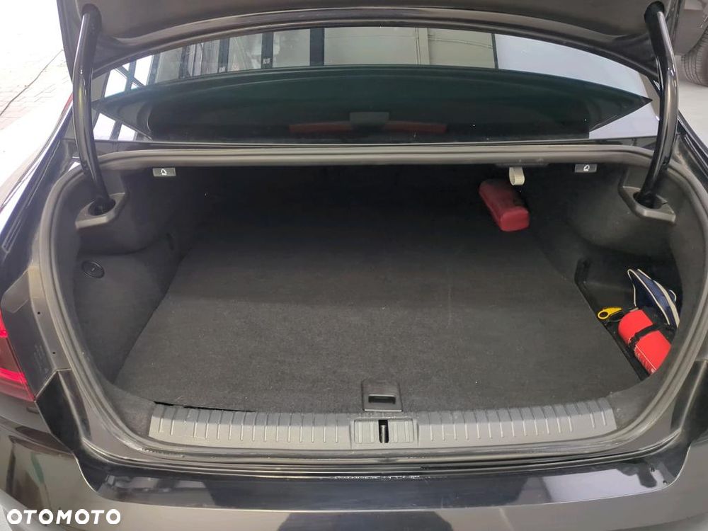 Volkswagen Passat - 5