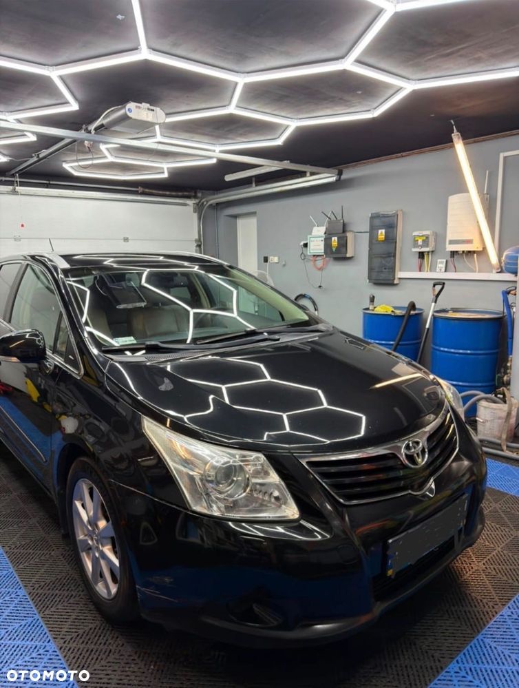 Toyota Avensis - 2