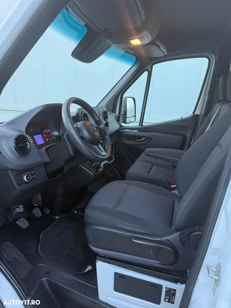 Mercedes-Benz Sprinter - 11