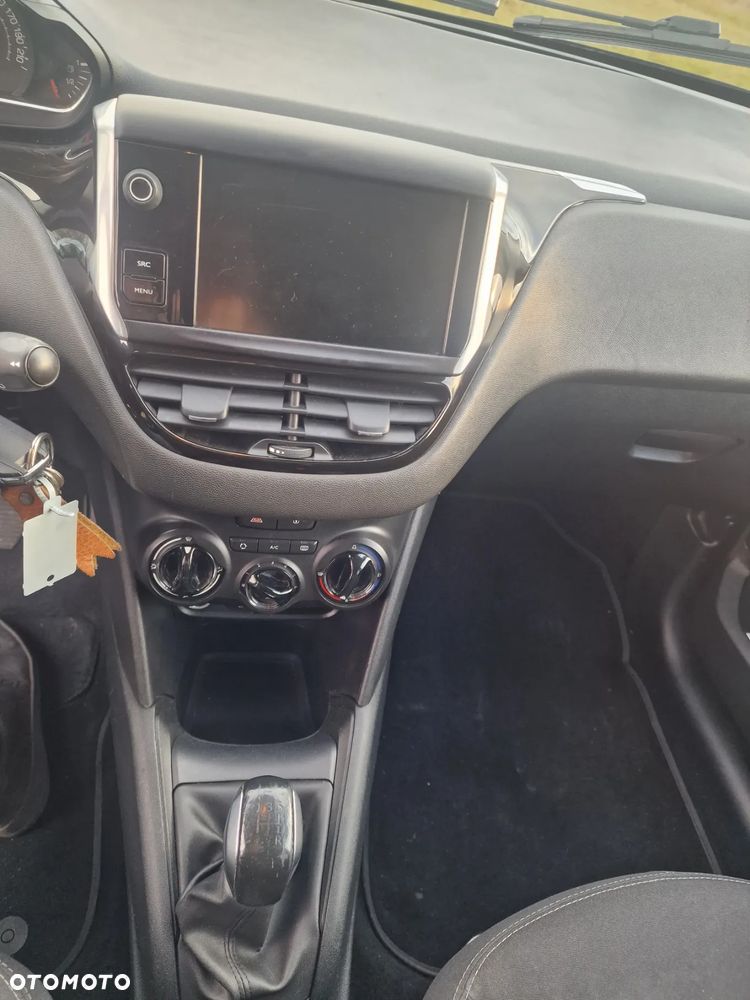 Peugeot 208 82 PureTech Style - 21