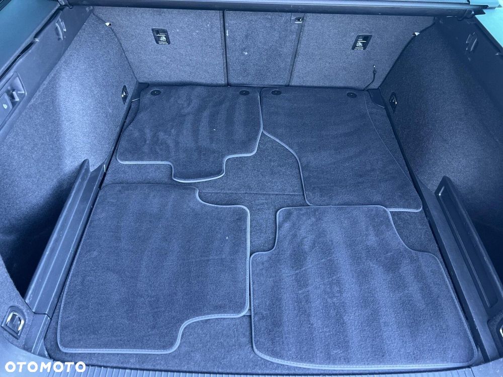 Volkswagen Passat - 30