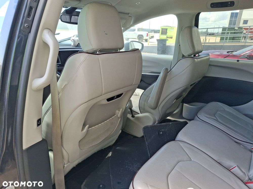 Chrysler Pacifica - 11