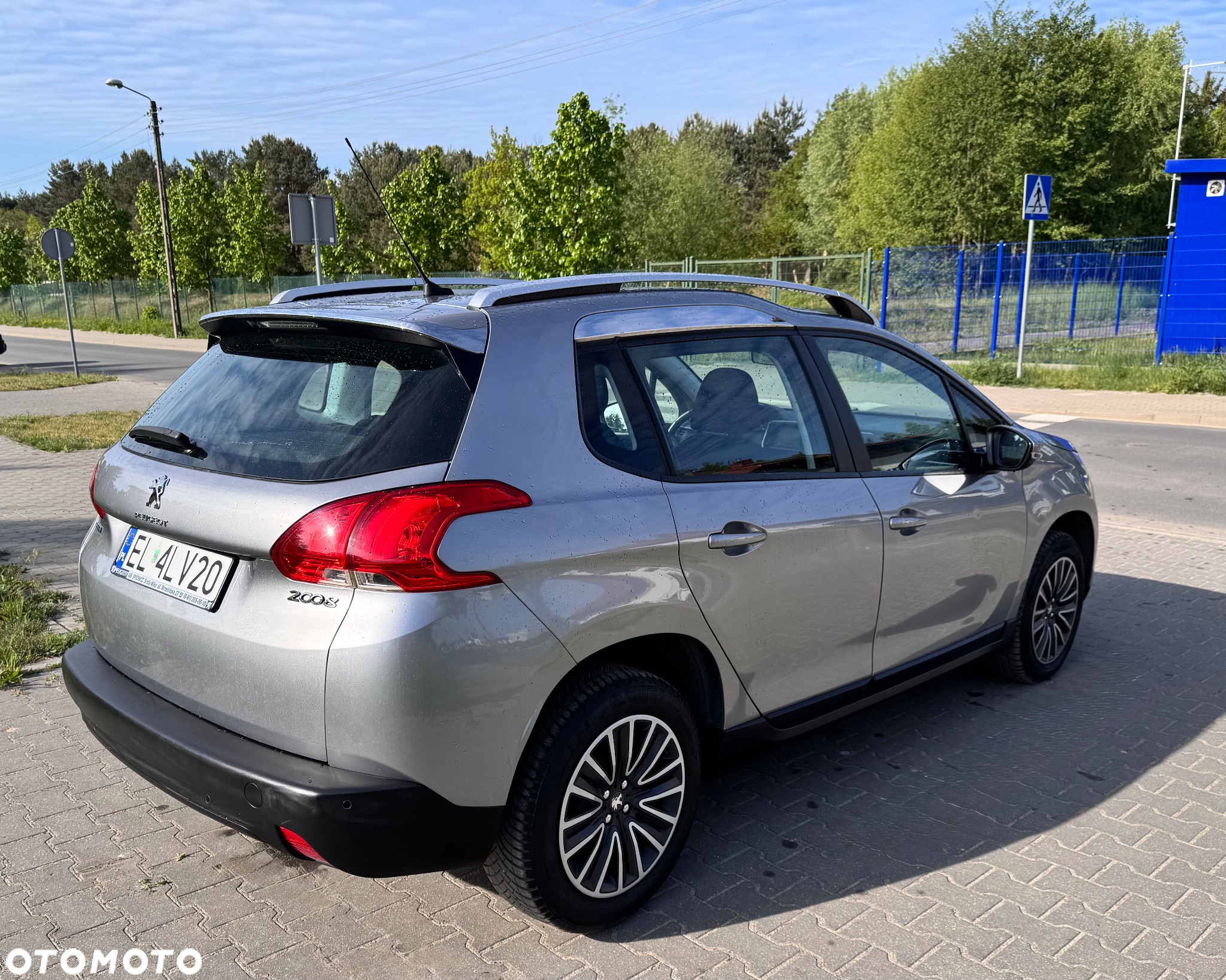 Peugeot 2008 1.2 Pure Tech Allure S&S - 2