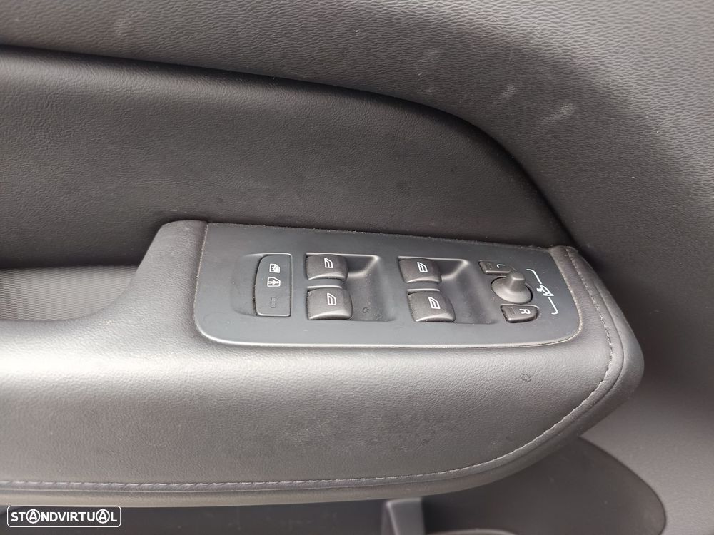 Volvo XC 60 2.0 T6 PHEV Plus Dark AWD - 41