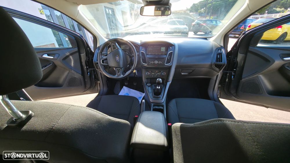 Ford Focus SW - 16