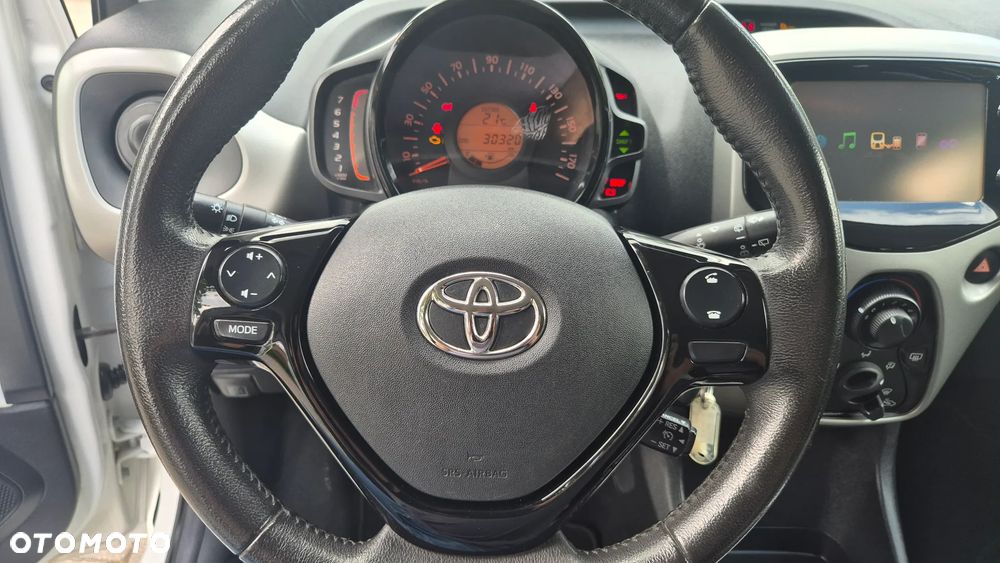 Toyota Aygo x-clusiv - 25