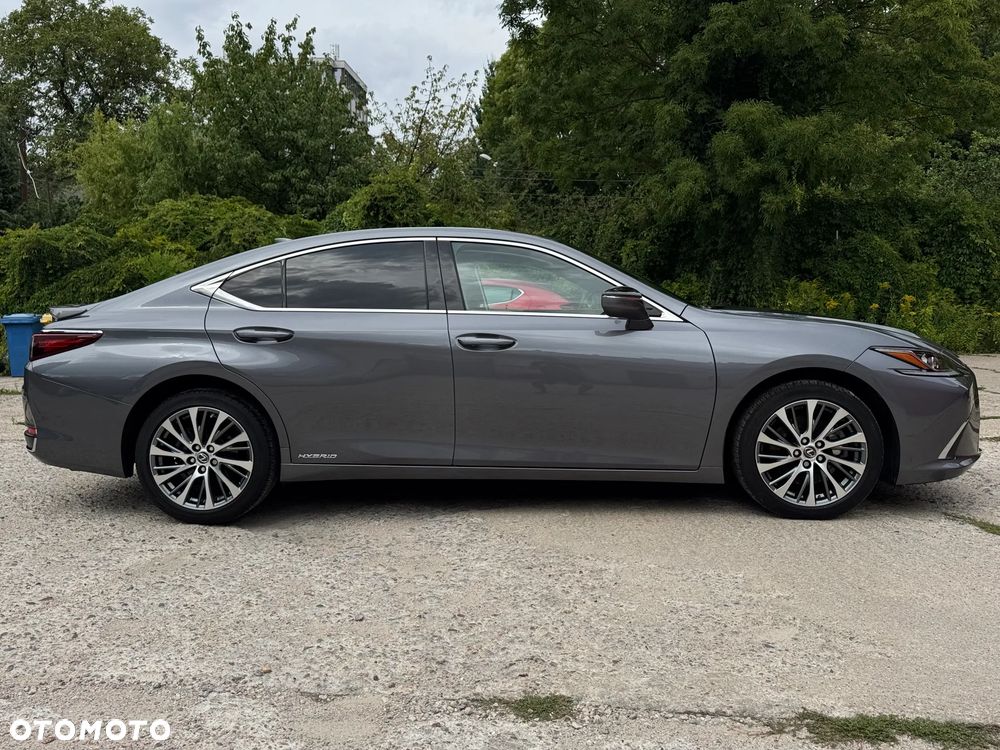 Lexus ES 300h Business Edition + - 6