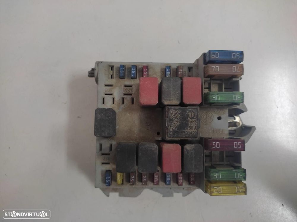 CAIXA RELÉS / FUSÍVEIS FIAT STILO 2002 -46796534 - 2