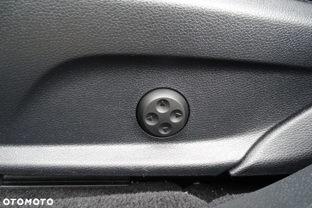 Mercedes-Benz Klasa E - 19